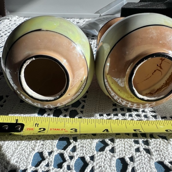 Pair: Pre WWII Handpainted Japan Parrot Lusterware 5.5" vases - Picture 7 of 11